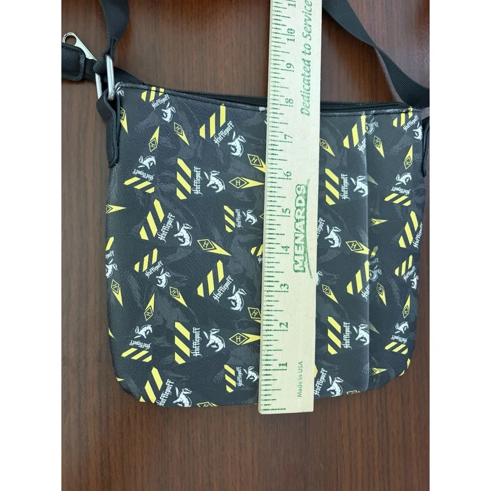 Harry Potter Hufflepuff Black & Yellow Crossbody Shoulder Bag Loungefly Purse
